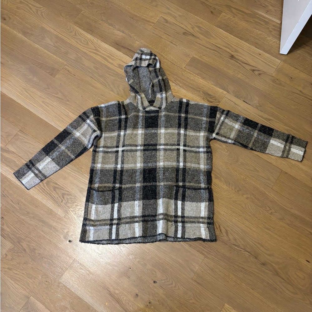 Joseph A Textured Knit plaid Sweater in Gray and Cream size medium NWT